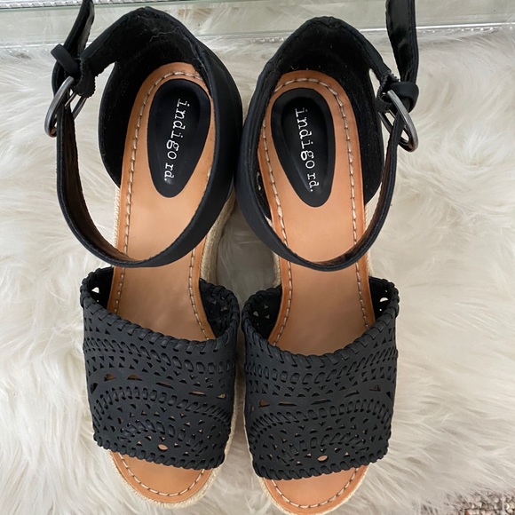Black Platform Espadrille Sandals NWOT - Picture 2 of 3